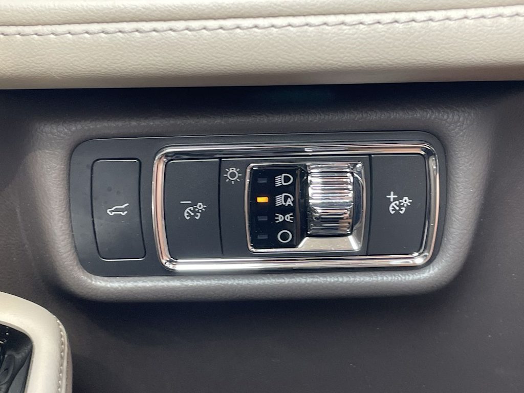Thumbnail: 2022 Lincoln Aviator - 37