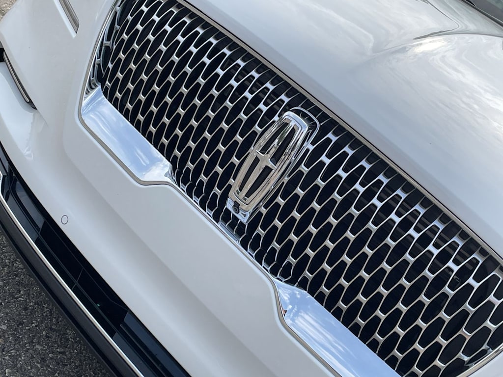 Thumbnail: 2022 Lincoln Aviator - 6