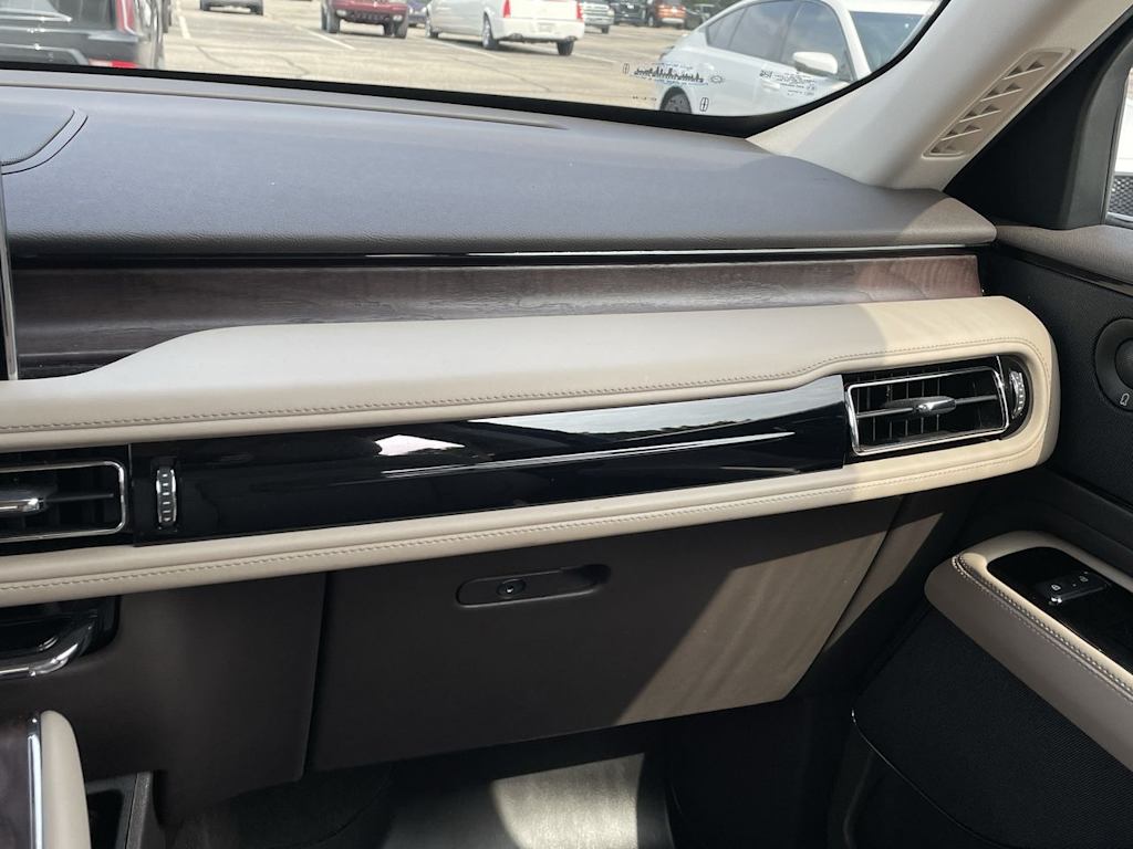 Thumbnail: 2022 Lincoln Aviator - 26