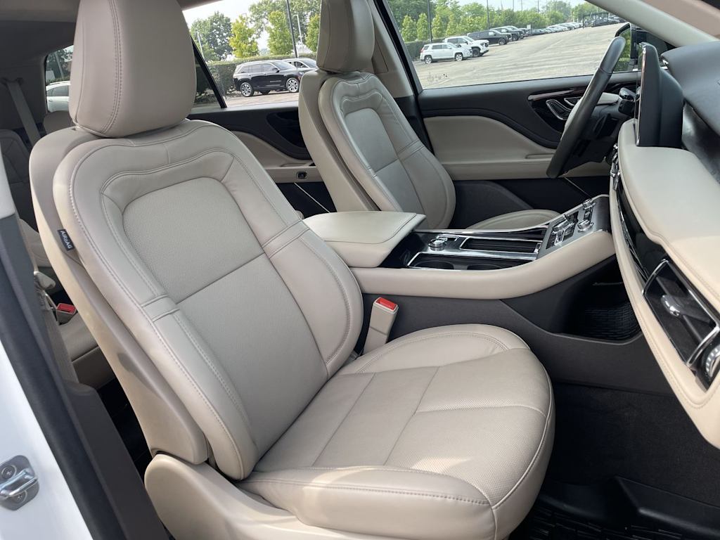 Thumbnail: 2022 Lincoln Aviator - 11