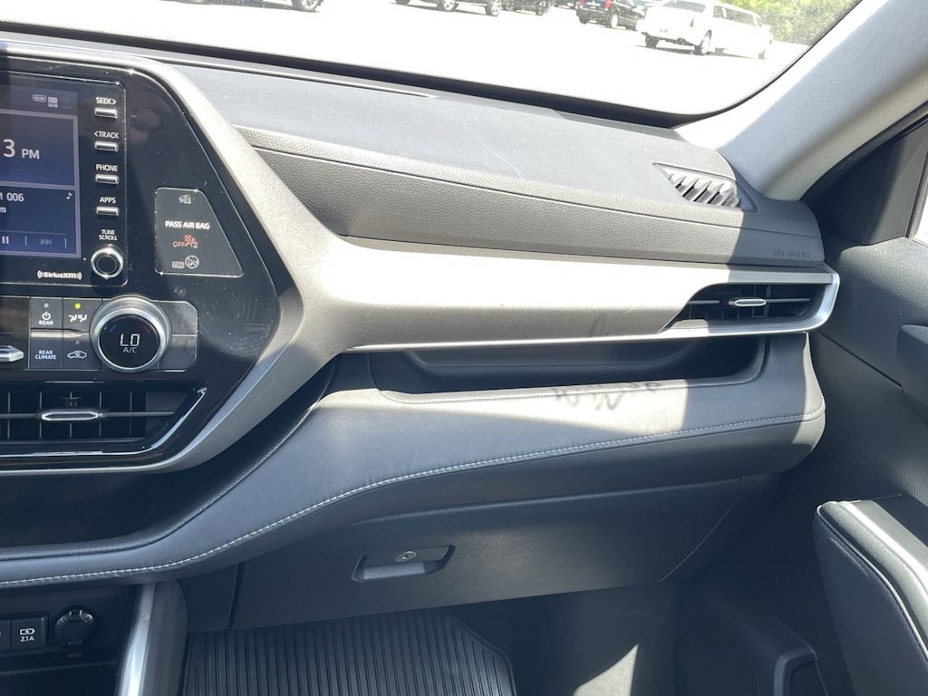 Thumbnail: 2021 Toyota Highlander - 25