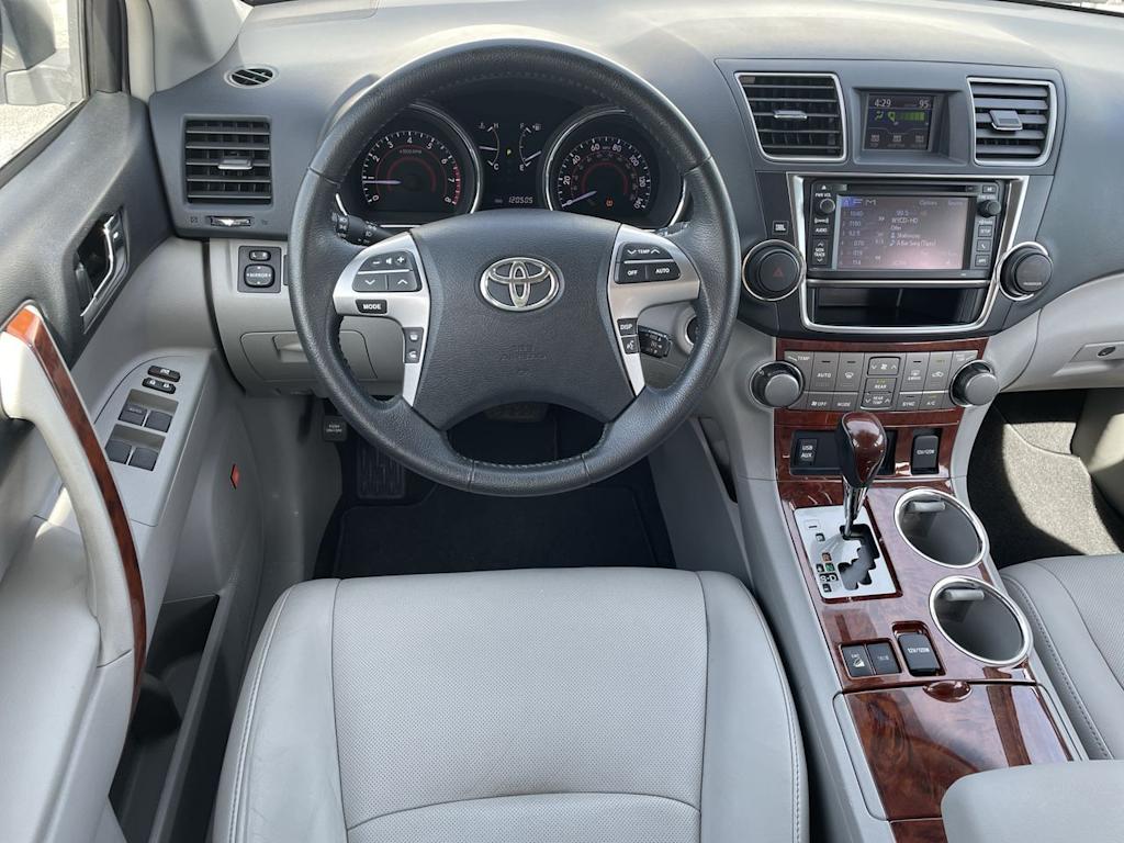 Thumbnail: 2013 Toyota Highlander - 2