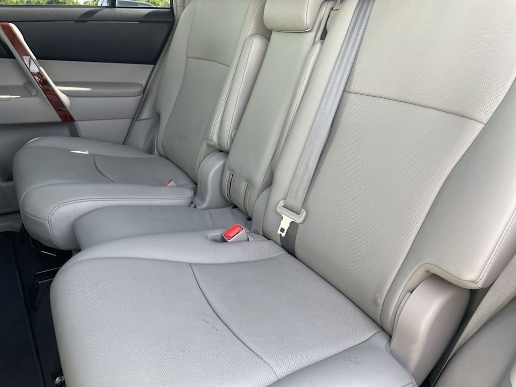 Thumbnail: 2013 Toyota Highlander - 27