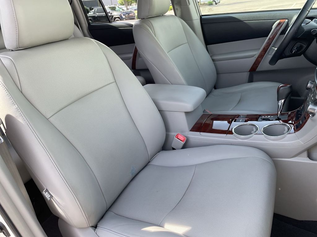 Thumbnail: 2013 Toyota Highlander - 10