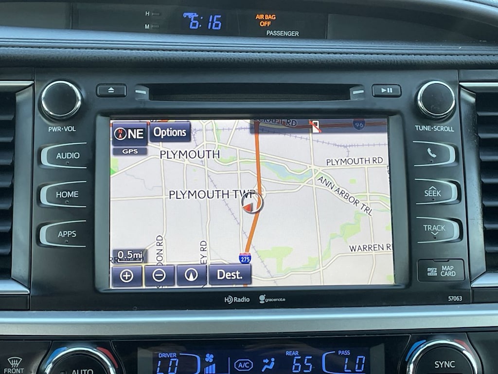 Thumbnail: 2015 Toyota Highlander - 30