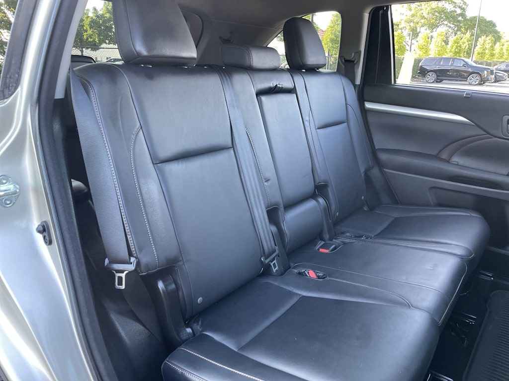 Thumbnail: 2015 Toyota Highlander - 11