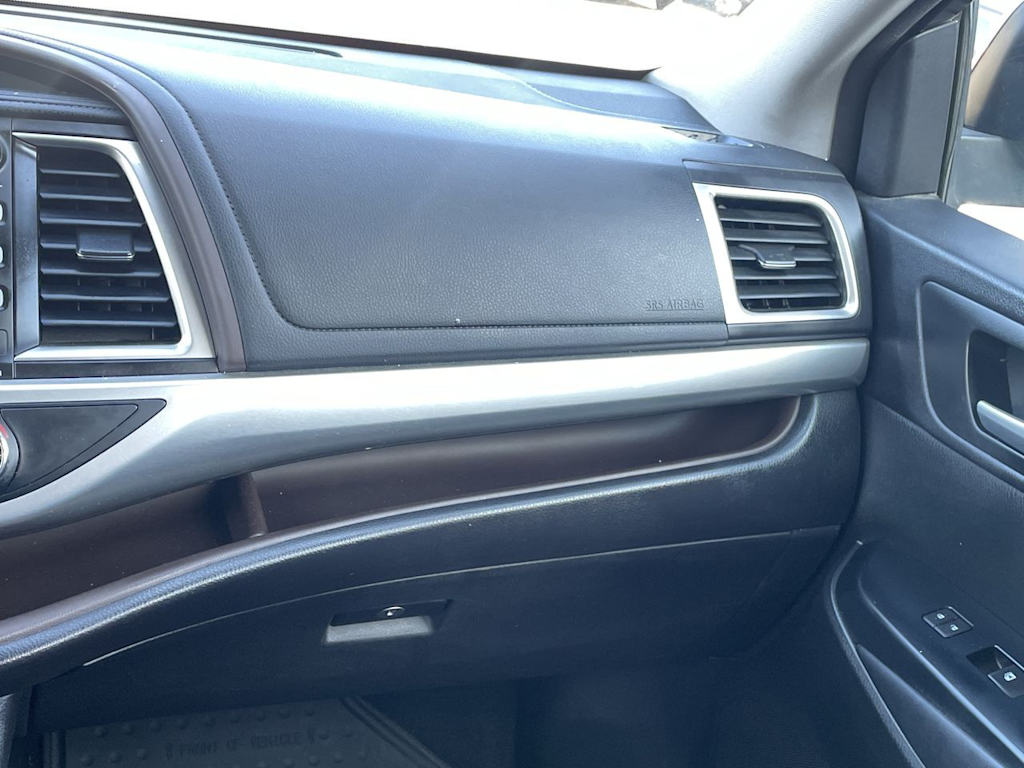 Thumbnail: 2015 Toyota Highlander - 24