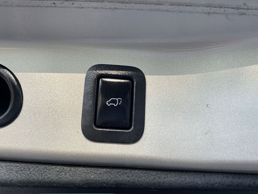 Thumbnail: 2015 Toyota Highlander - 25