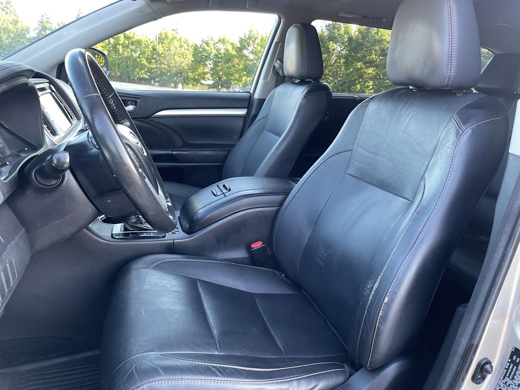 Thumbnail: 2015 Toyota Highlander - 9