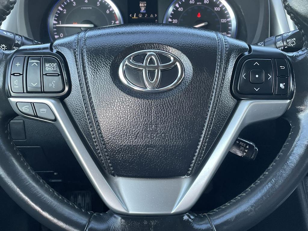 Thumbnail: 2015 Toyota Highlander - 23