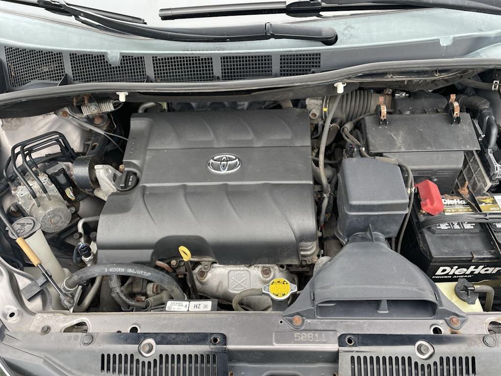 Thumbnail: 2013 Toyota Sienna - 33