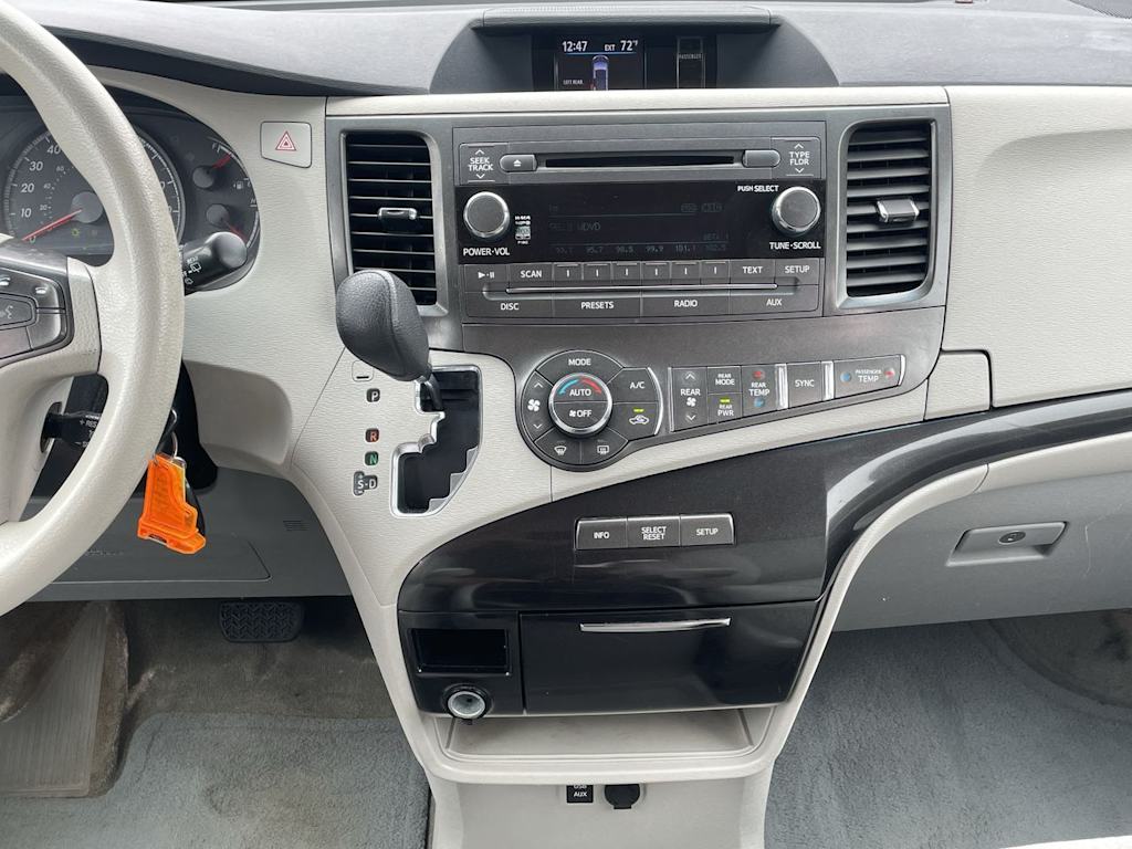 Thumbnail: 2013 Toyota Sienna - 12