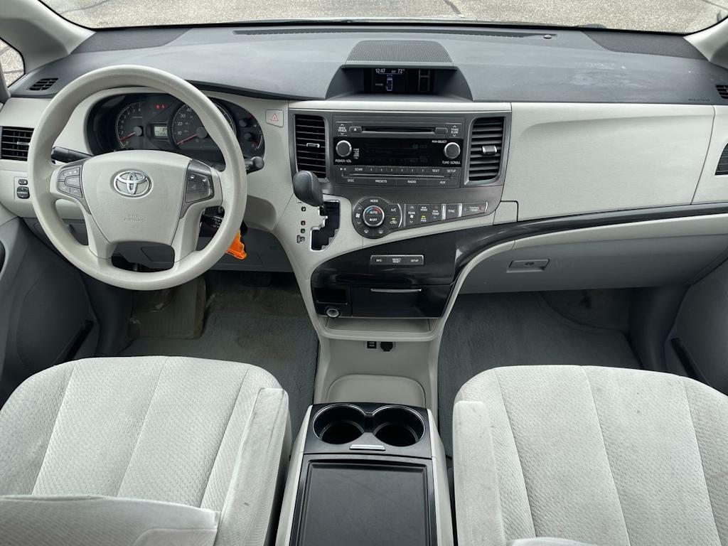 Thumbnail: 2013 Toyota Sienna - 8