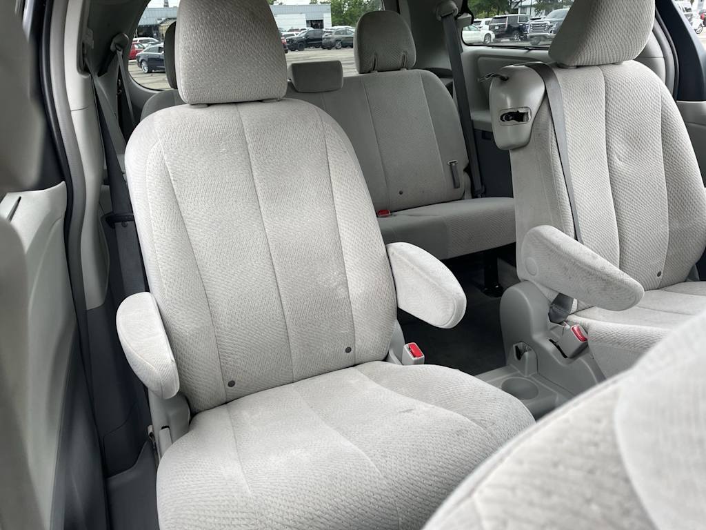 Thumbnail: 2013 Toyota Sienna - 23