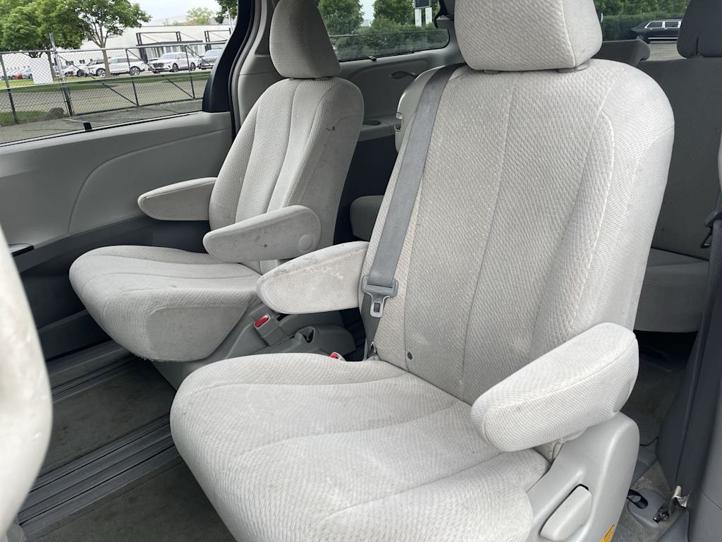 Thumbnail: 2013 Toyota Sienna - 25