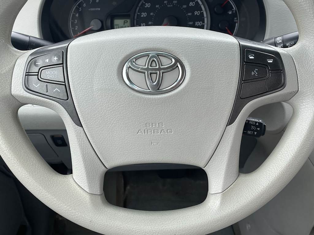 Thumbnail: 2013 Toyota Sienna - 22