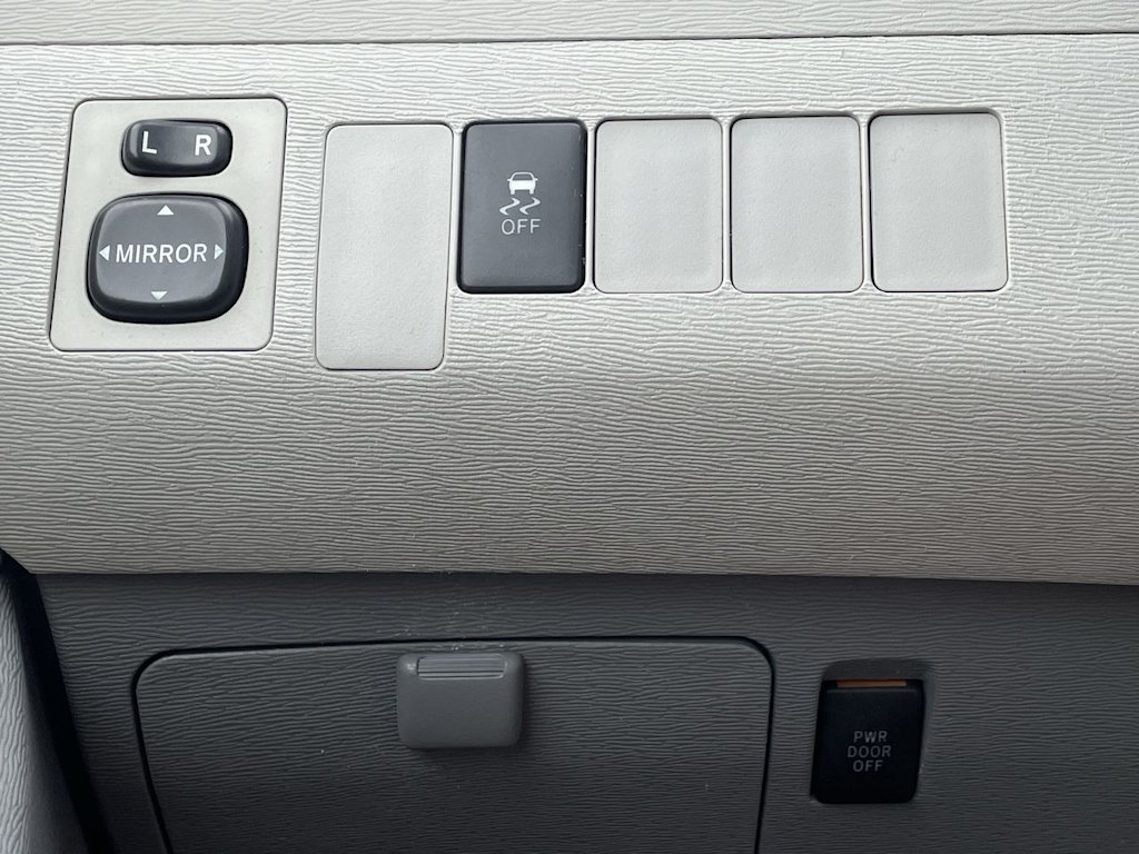 Thumbnail: 2013 Toyota Sienna - 29