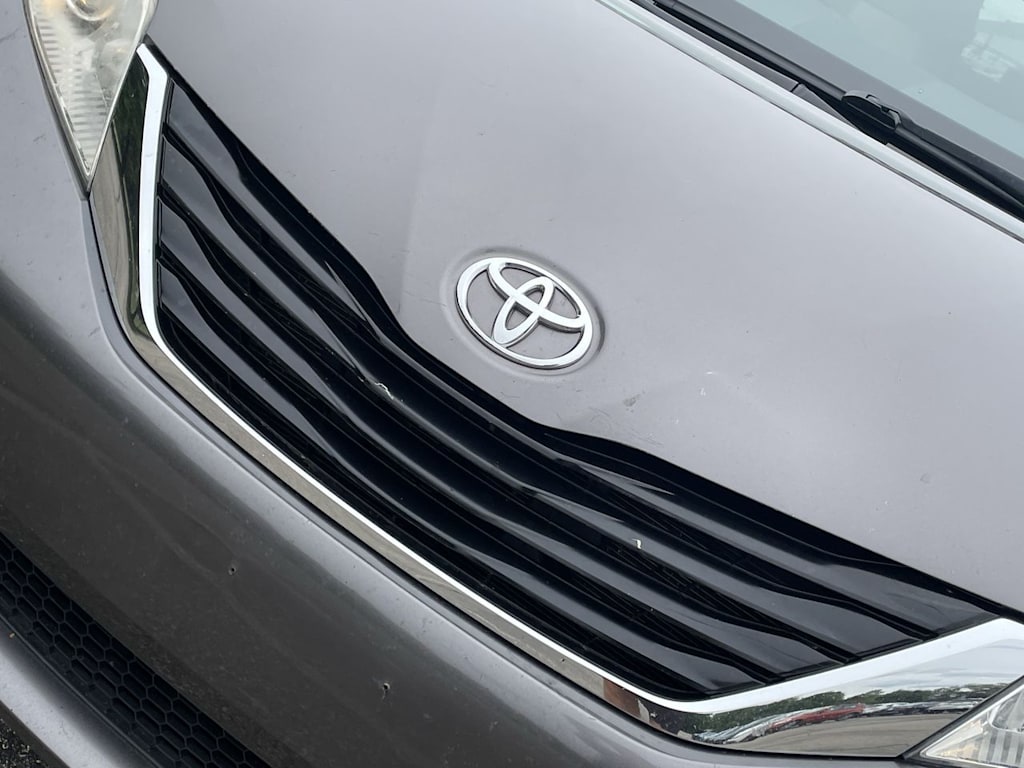 Thumbnail: 2013 Toyota Sienna - 5
