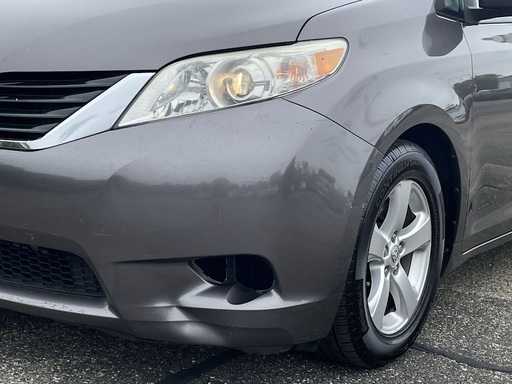 Thumbnail: 2013 Toyota Sienna - 34