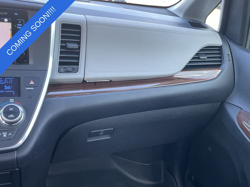 Thumbnail: 2015 Toyota Sienna - 26
