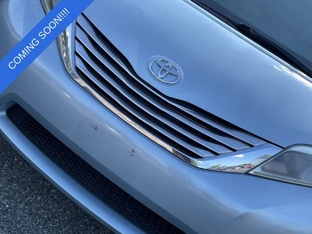 Thumbnail: 2015 Toyota Sienna - 38