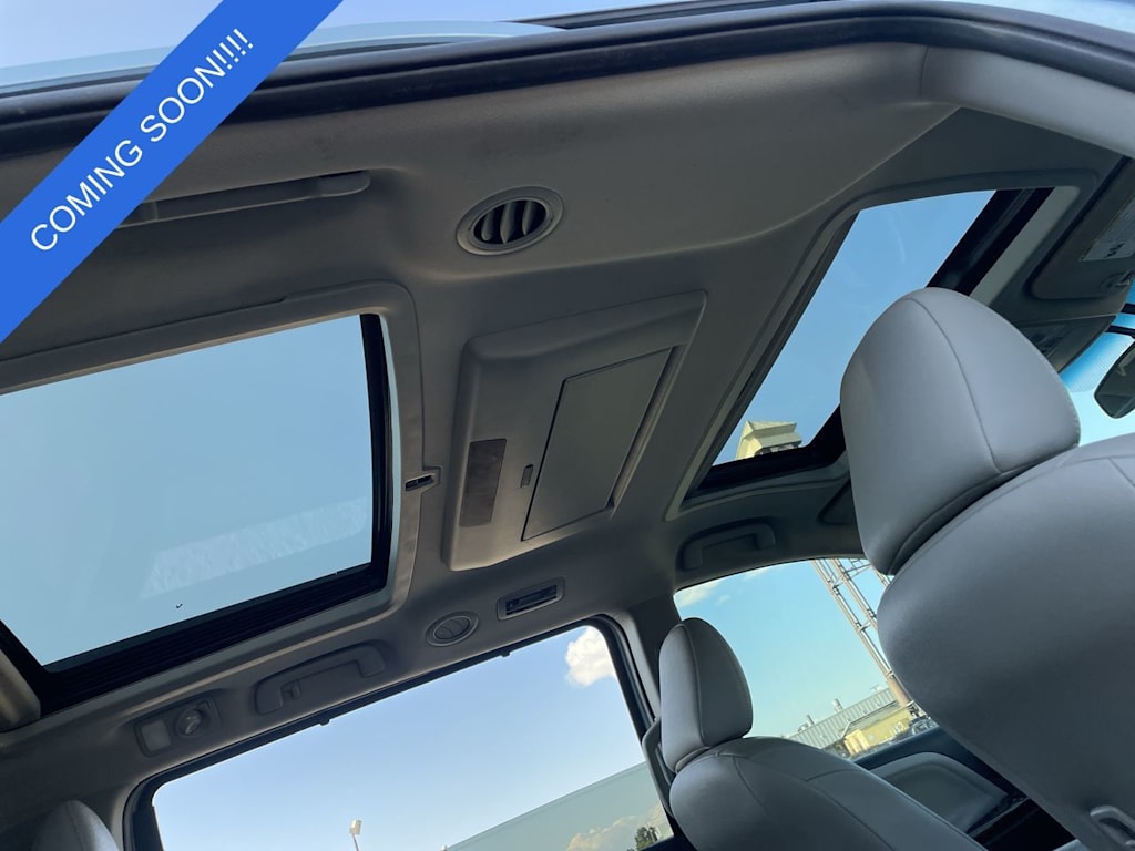 Thumbnail: 2015 Toyota Sienna - 29