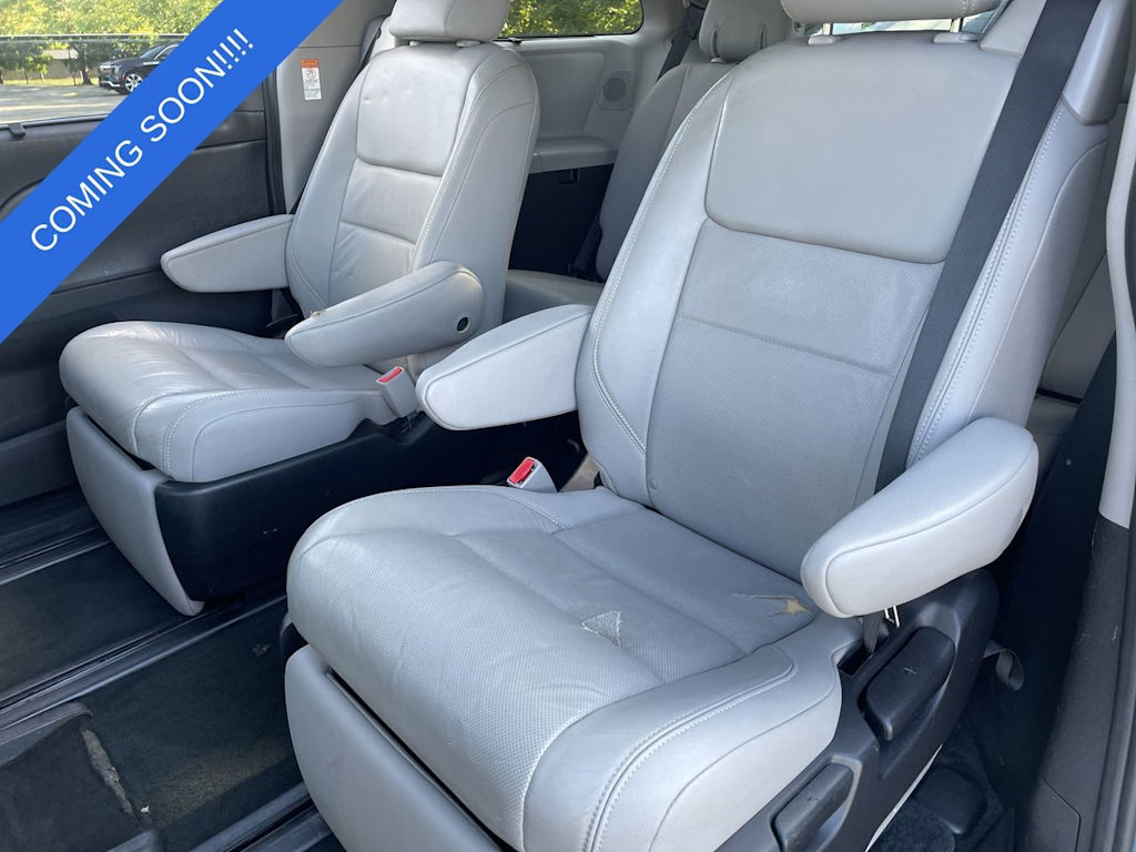Thumbnail: 2015 Toyota Sienna - 27
