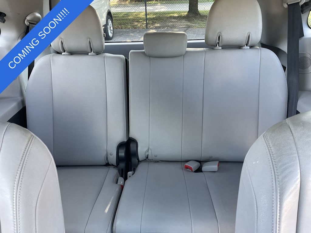 Thumbnail: 2015 Toyota Sienna - 11