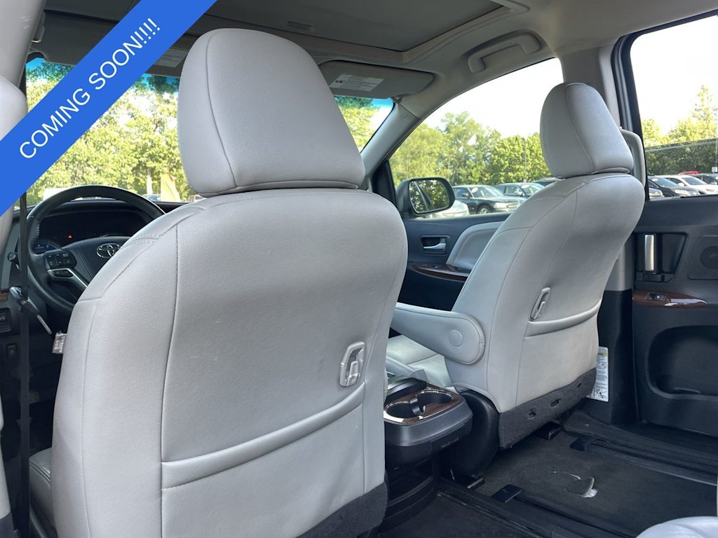 Thumbnail: 2015 Toyota Sienna - 28