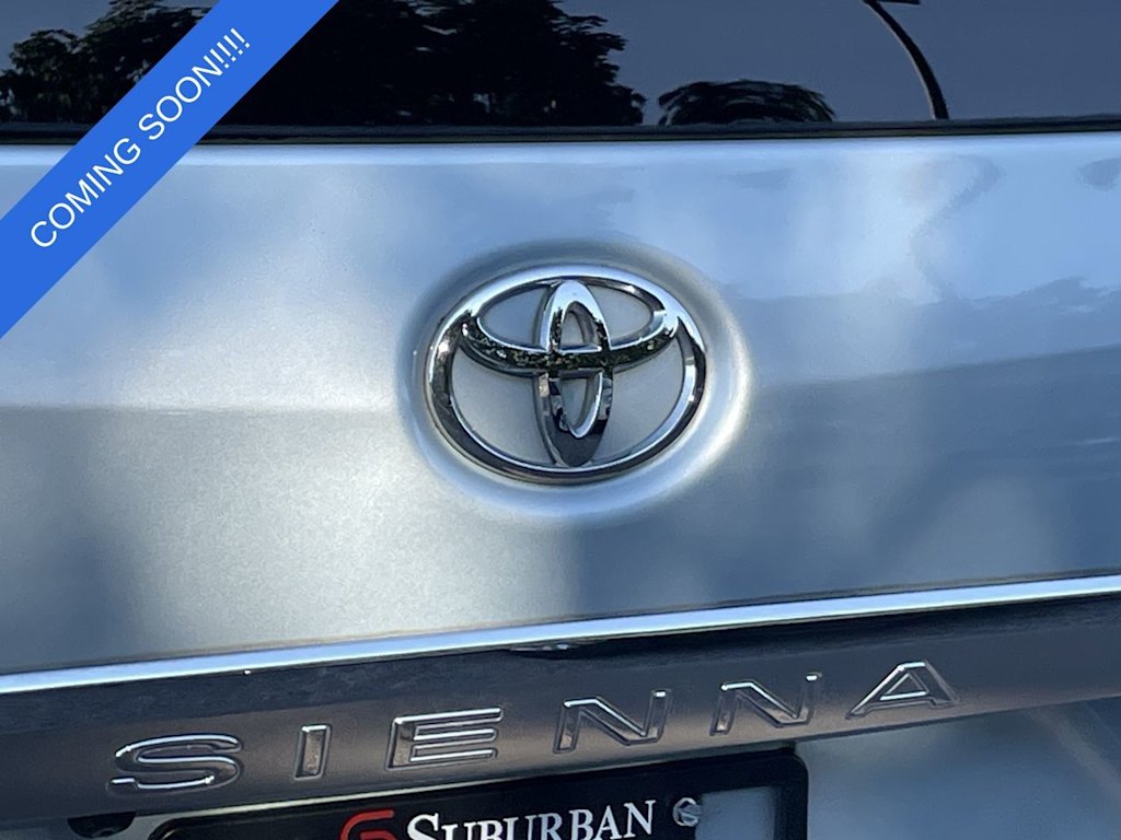 Thumbnail: 2015 Toyota Sienna - 42