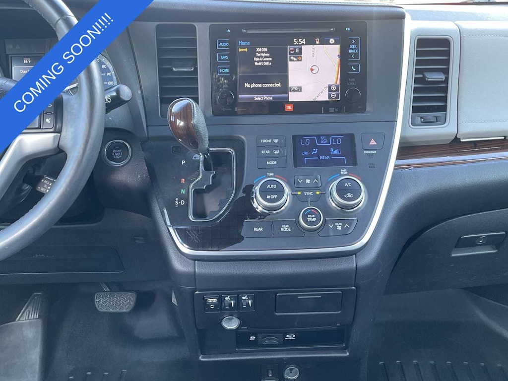 Thumbnail: 2015 Toyota Sienna - 13
