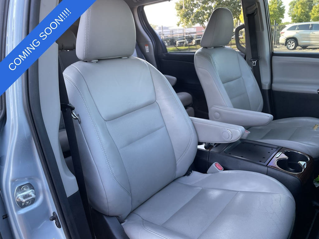 Thumbnail: 2015 Toyota Sienna - 10