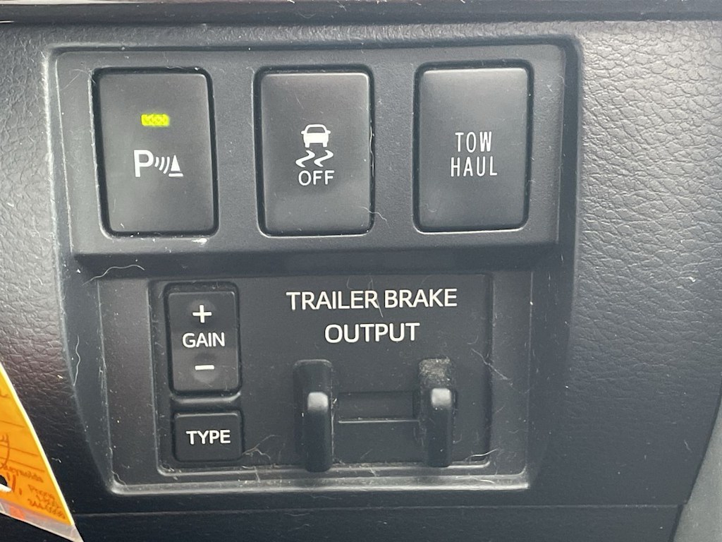 Thumbnail: 2017 Toyota Tundra - 32