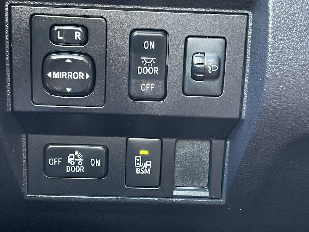 Thumbnail: 2017 Toyota Tundra - 33