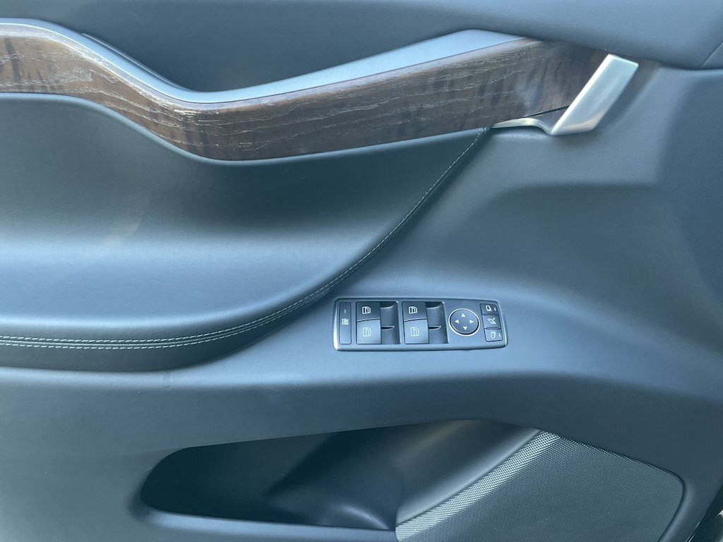 Thumbnail: 2020 Tesla Model X - 40
