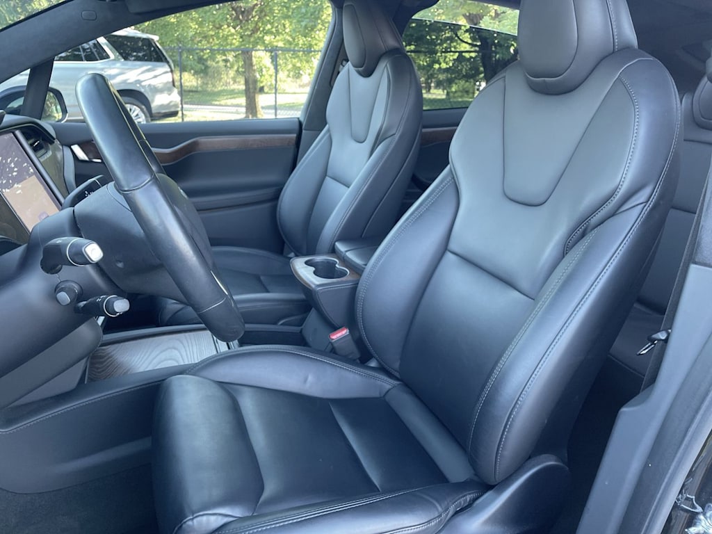 Thumbnail: 2020 Tesla Model X - 29