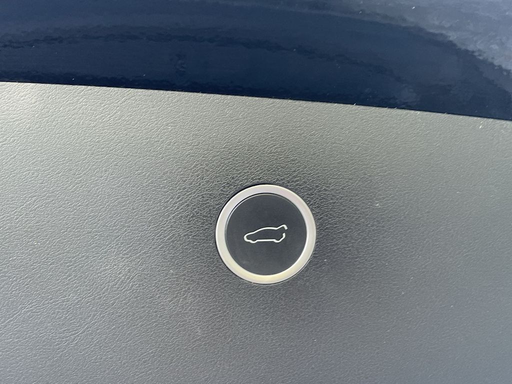 Thumbnail: 2020 Tesla Model X - 33
