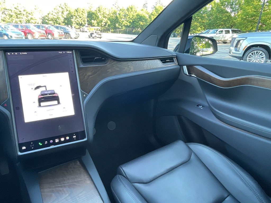 Thumbnail: 2020 Tesla Model X - 25