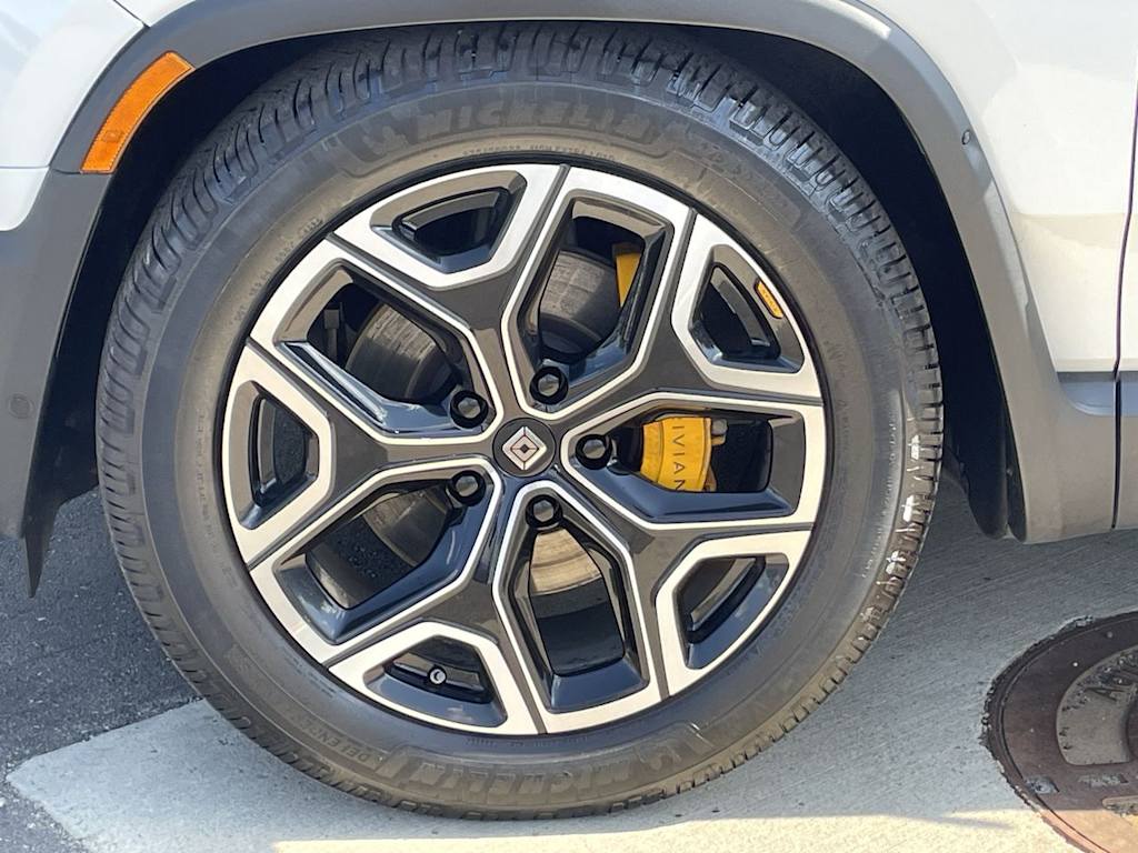 Thumbnail: 2022 Rivian R1S - 7