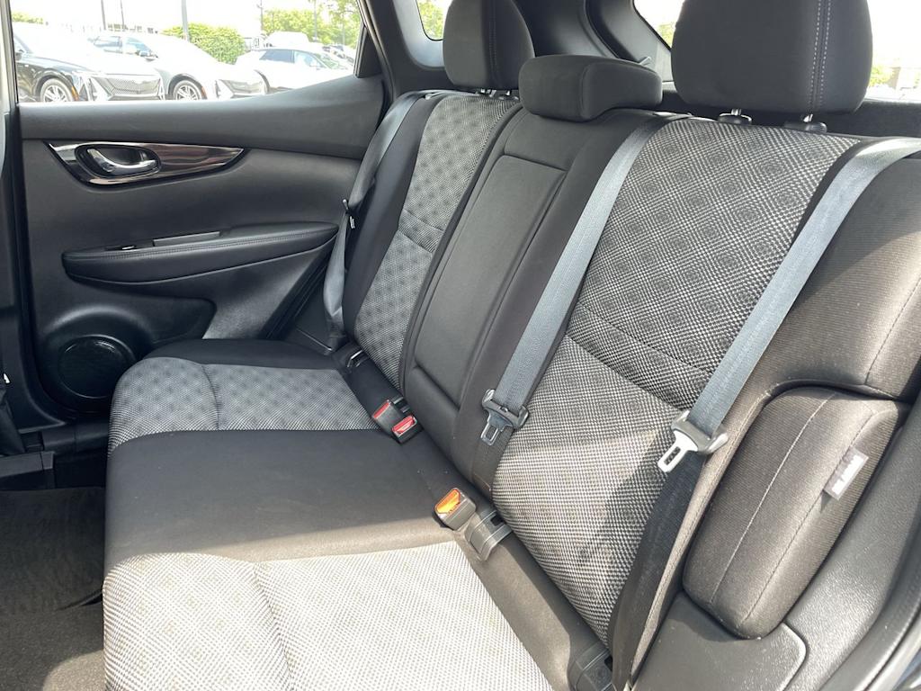 Thumbnail: 2021 Nissan Rogue Sport - 25