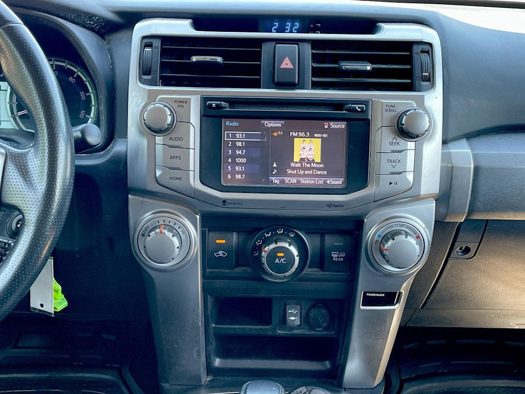 Thumbnail: 2014 Toyota 4Runner - 12