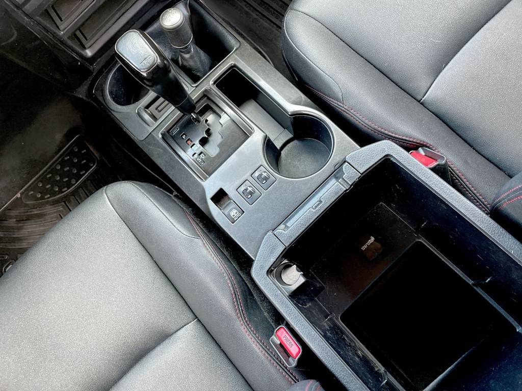 Thumbnail: 2016 Toyota 4Runner - 13