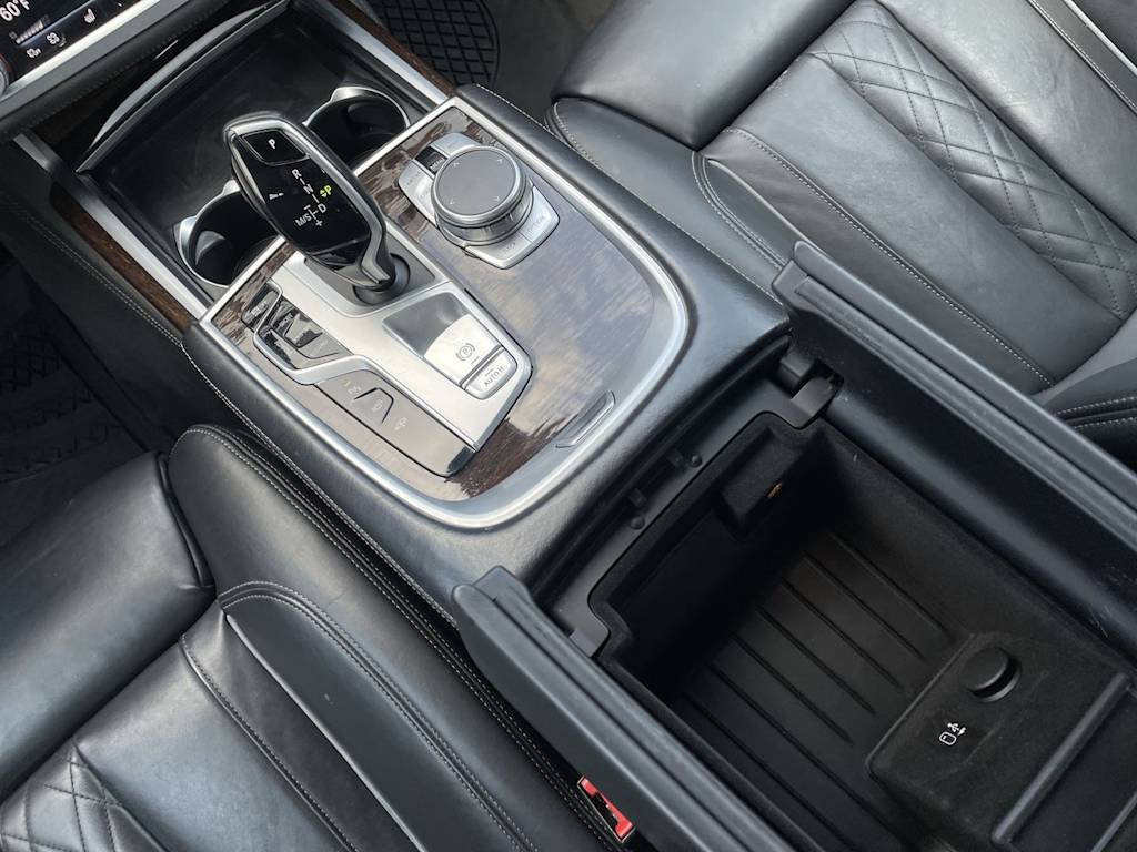 Thumbnail: 2021 BMW 7 Series - 13