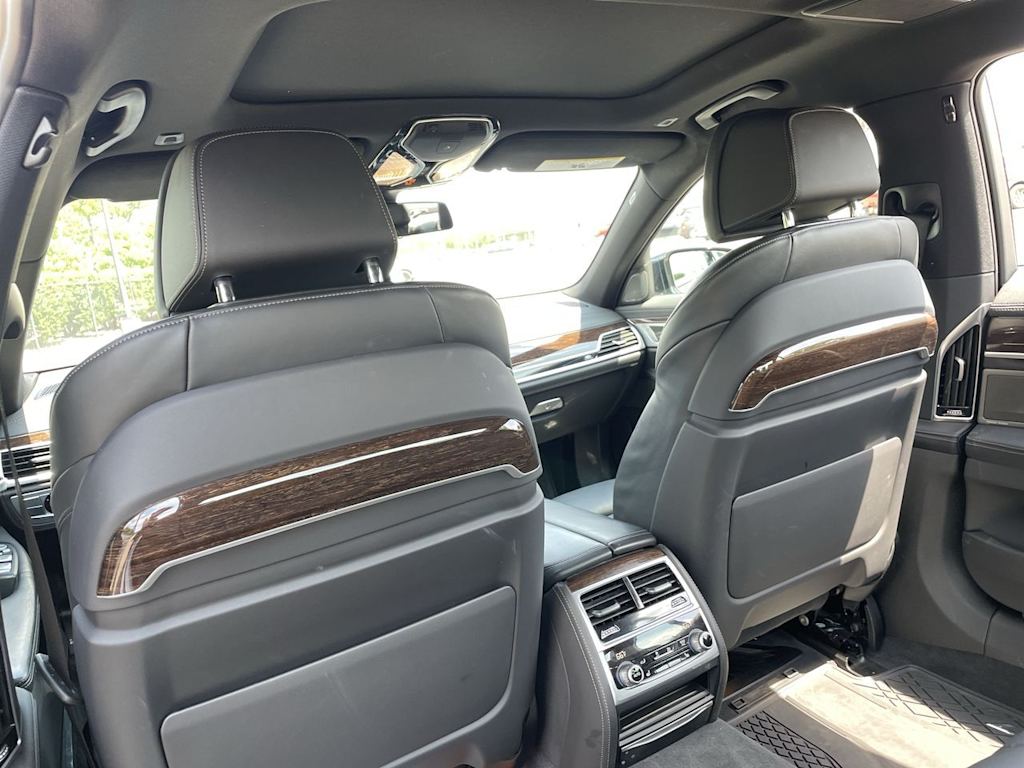 Thumbnail: 2021 BMW 7 Series - 28