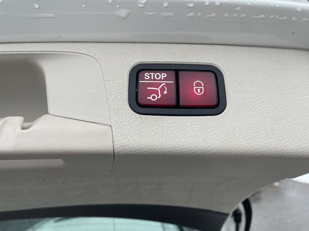 Thumbnail: 2017 Mercedes-Benz E-Class - 26