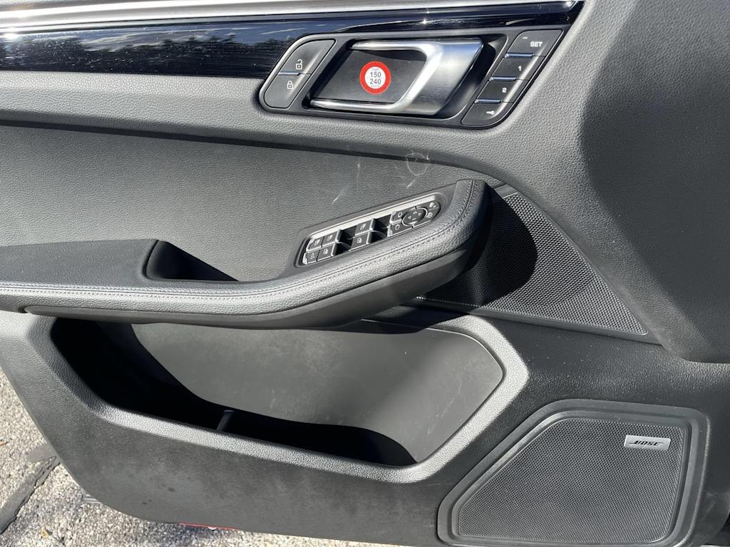 Thumbnail: 2021 Porsche Macan - 37