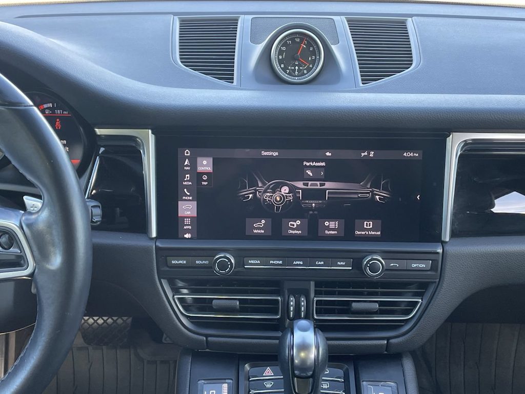 Thumbnail: 2021 Porsche Macan - 14