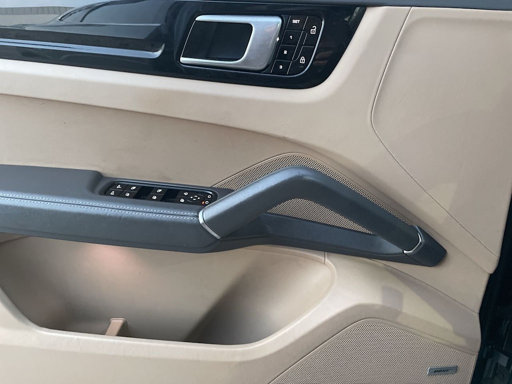 Thumbnail: 2019 Porsche Cayenne - 38