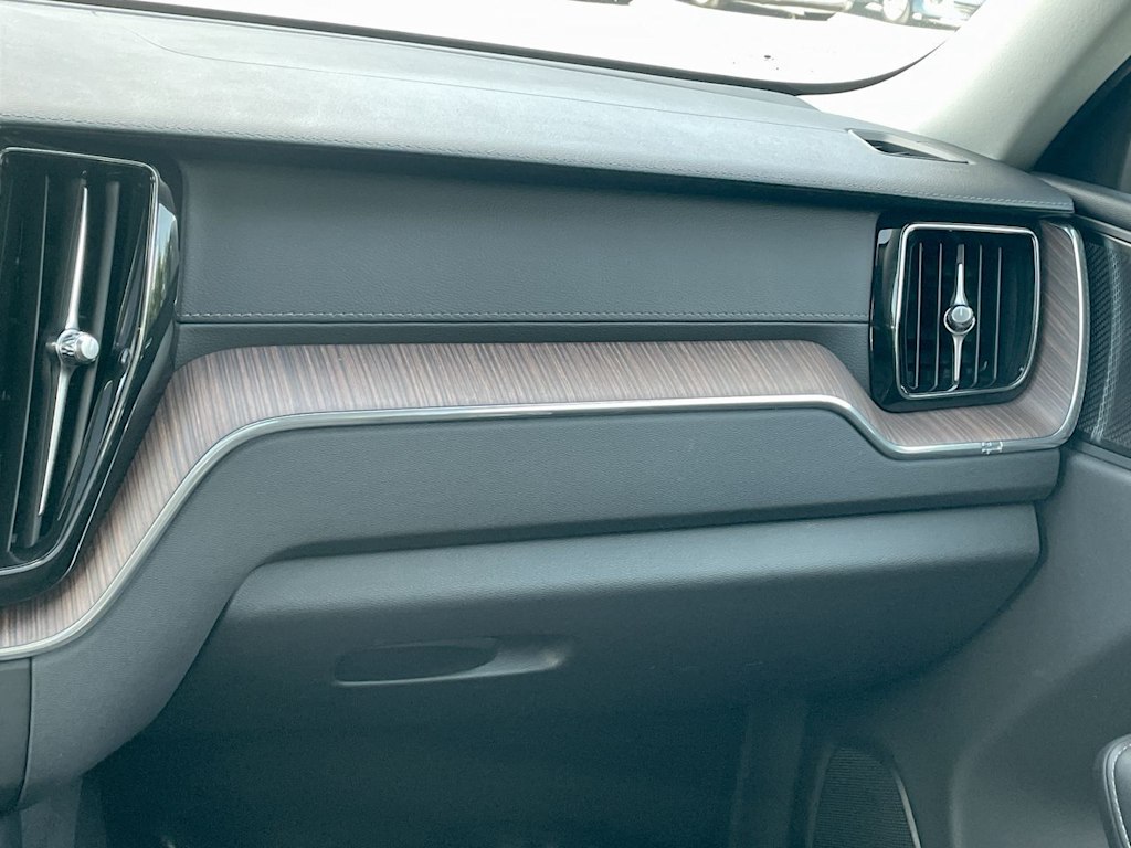 Thumbnail: 2023 Volvo XC60 - 32