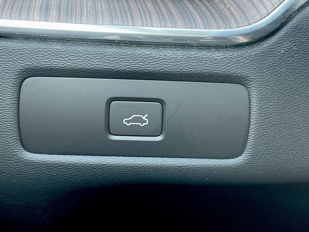 Thumbnail: 2023 Volvo XC60 - 40